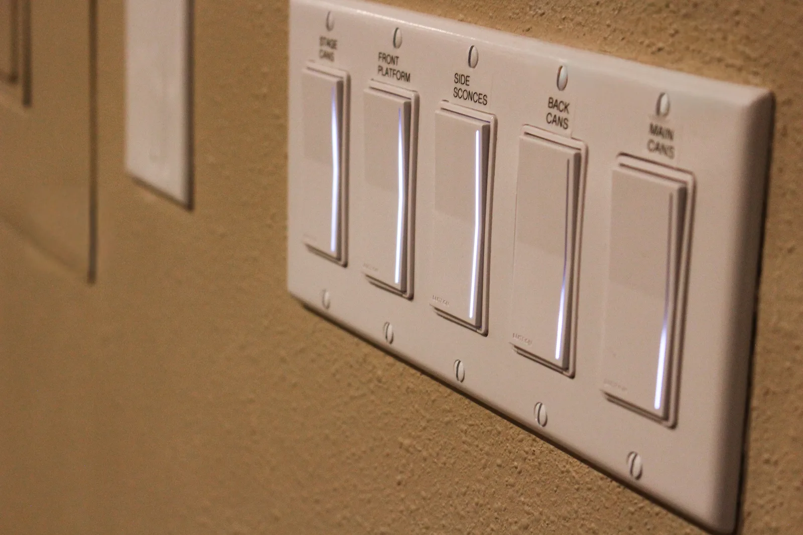 Smart lighting keypad and switch bank